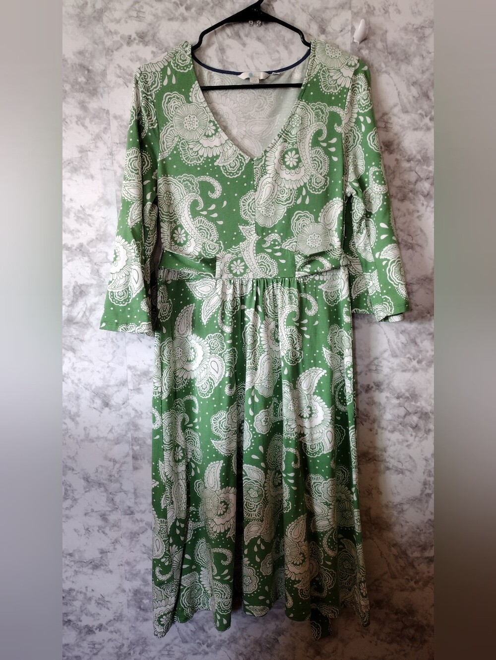 Boden Green and White Paisley V‑Neck Midi Dress Size 10P